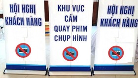 Lạm quyền cấm quay phim, chụp hình