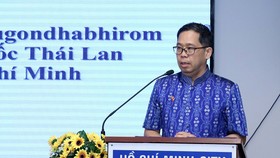 Ông Apirat Sugondhabhirom, Tổng Lãnh sự Vương quốc Thái Lan tại TPHCM phát biểu tại buổi lễ. Ảnh: VOH
