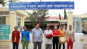Kiều bào Australia sẻ chia cùng người dân vùng hạn mặn