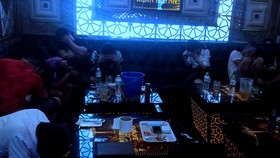 Bắt quả tang 41 nam nữ sử dụng ma túy tại quán karaoke