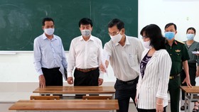 Lãnh đạo UBND TP Cần Thơ và các đơn vị có liên quan kiểm tra công tác chuẩn bị cho Kỳ thi Tốt nghiệp THPT 2020