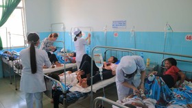 135 học sinh nhập viện sau khi ăn bánh mì tại trường học