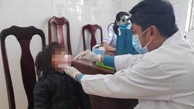 Ngành y tế khám sàng lọc bệnh bạch hầu trên địa bàn huyện Đam Rông, Lâm Đồng