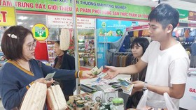 Các doanh nghiệp tăng thêm 20-25% hàng hóa cho người dân mua sắm tết