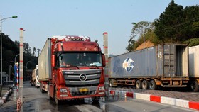Gần 700 xe nông sản nằm chờ ở cửa khẩu biên giới phía Bắc