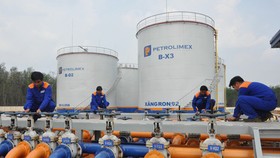 Tháng 5, cán cân thương mại Việt Nam thâm hụt gần 1 tỷ USD