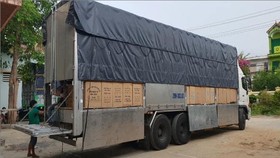 Bắt giữ vụ chở gần 1 triệu khẩu trang trôi nổi đang đưa đi tiêu thụ