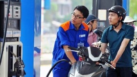 Từ chiều nay, xăng dầu đồng loạt giảm giá