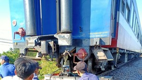 Vụ tàu lửa trật đường ray: Đến 16 giờ 30, đường sắt Bắc - Nam được thông tuyến