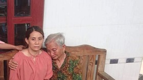 Nguyen Kim Hon reunited with her elderly mother 22 years after being missing