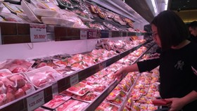 Pork price has reduced VND10,000-20,000 a kilogram, according to the Ministry of Industry and Trade (Photo: SGGP)