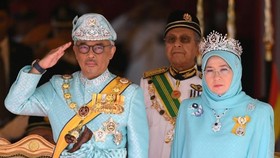 Malaysian King Sultan Abdullah Sultan Ahmad Shah (left). (Photo: AFP)