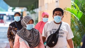 Indonesian people wear face masks to prevent spread of COVID-19 (Photo: Xinhua/VNA)