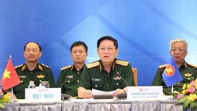 Vietnamese Minister of National Defence Gen. Ngo Xuan Lich (second, right) speaks at the ASEAN Defence Senior Officials’ Meeting Plus (ADSOM+) on July 7 (Photo: VNA)
