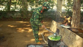 Field hospital gets meals from local soldiers during Covid-19