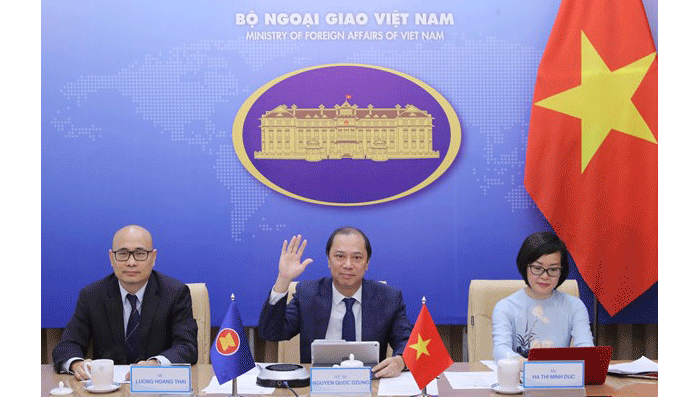 Deputy Foreign Minister and head of SOM ASEAN Vietnam Nguyen Quoc Dung (centre) at the event (Photo: VNA)