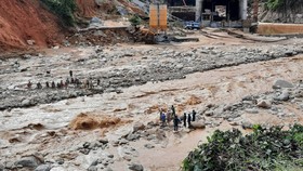 Thêm một vụ sạt lở vùi lấp 11 người tại Quảng Nam, 200 công nhân thủy điện bị cô lập
