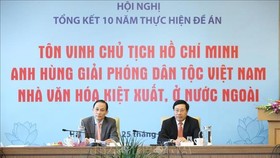 Phó Thủ tướng, Bộ trưởng Bộ Ngoại giao Phạm Bình Minh và Thứ trưởng Bộ Ngoại giao Lê Hoài Trung chủ trì hội nghị. Ảnh: TTXVN