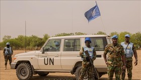 Các binh sĩ Phái bộ gìn giữ hòa bình của LHQ tại Nam Sudan tuần tra tại Leer, Nam Sudan. Ảnh tư liệu: AFP/TTXVN