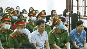 Xét xử vụ gian lận thi cử ở Hòa Bình: Kẻ ngoan cố, người hối hận