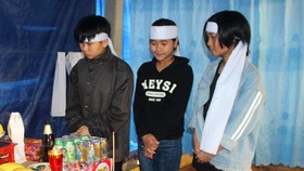 Thương 3 cháu nhỏ côi cút