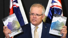 Thủ tướng Australi Scott Morrison phát biểu trong buổi công bố Cập nhật Chiên lược Quốc phòng Australia 2020. Nguồn: FT