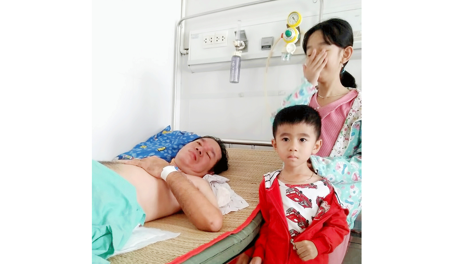 Gánh nặng trên vai ông nội 74 tuổi