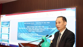 Thứ trưởng Bộ Ngoại giao Lê Hoài Trung thông tin tại hội nghị