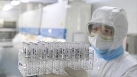 Nối lại các thử nghiệm vaccine ngừa Covid-19 tại Mỹ