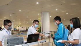 Một thiếu nữ từ Mỹ về nước mắc Covid-19