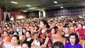 Vận động tiểu thương xây dựng thương hiệu "Đến chợ Đông Ba thì không lo về giá"