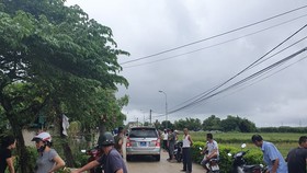 Lực lượng chức năng đang phong tỏa hiện trường, điều tra vụ việc