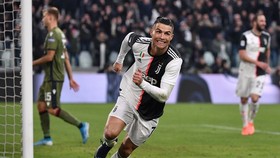 Cristiano Ronaldo đã có hat-trick đầu tiên ở Serie A. Ảnh: Getty Images