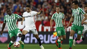 Trận derby giữa Real Betis và Sevilla vào ngày 11-6 sẽ hâm nóng ngày La Liga trở lại. Ảnh: Getty Images