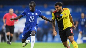 HLV Frank Lampard sẵn sàng bán N’Golo Kante (trái) vì lo ngại vấn đề thể trạng của cầu thủ này. Ảnh: Getty Images