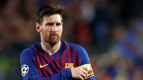 Lionel Messi muốn thoát khỏi gánh nặng đội trưởng ở Barca. Ảnh: Getty Images