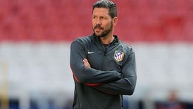 HLV Diego Simeone đối mặt nguy cơ không thể khai màn mùa giải cùng Atletico Madrid. Ảnh: Getty Images