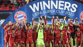 Bayern Munich đánh bại Sevilla trong hiệp phụ để nâng Siêu cúp châu Âu. Ảnh: Getty Images