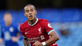 Thiago Alcantara phải chờ để có thể đóng góp cho Liverpool vào giữa tháng tới. Ảnh: Getty Images