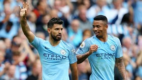 Sergio Aguero và Gabriel Jesus cùng lúc vắng mặt dài hạn đã đẩy Man.City vào khó khăn.