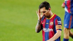 Lionel Messi muốn rời Barcelona cũng khó. Ảnh: Getty Images