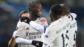 Nicolas Pepe giúp Arsenal dễ dàng vượt qua vòng bảng.