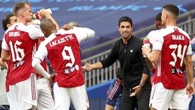 HLV Mikel Arteta đang cố chấn chỉnh thái độ của các học trò. Ảnh: Getty Images