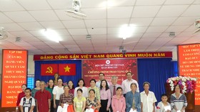 60 triệu đồng giúp người nghèo quận Bình Tân