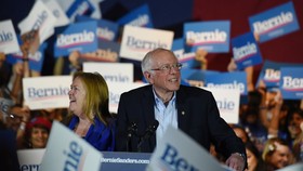 Ông Bernie Sanders và nụ cười chiến thắng ở Nevada. Ảnh: REUTERS
