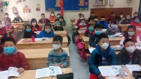 Nhiều phụ huynh ủng hộ việc cho học sinh từ mầm non đến THCS nghỉ học thêm 1 đến 2 tuần. Ảnh VOV