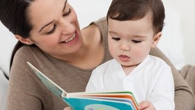 Giờ là lúc đọc sách cùng con