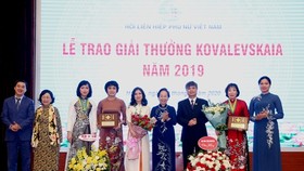 Giải thưởng Kovalevskaia năm 2019 được trao cho 1 tập thể và 1 cá nhân. Nguồn: dangcongsan.vn