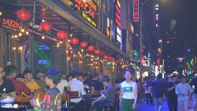 Phố đi bộ Bùi Viện lại nhộn nhịp