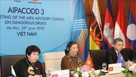 Phó Chủ tịch Thường trực Quốc hội Tòng Thị Phóng phát biểu khai mạc Hội nghị. Ảnh: TTXVN